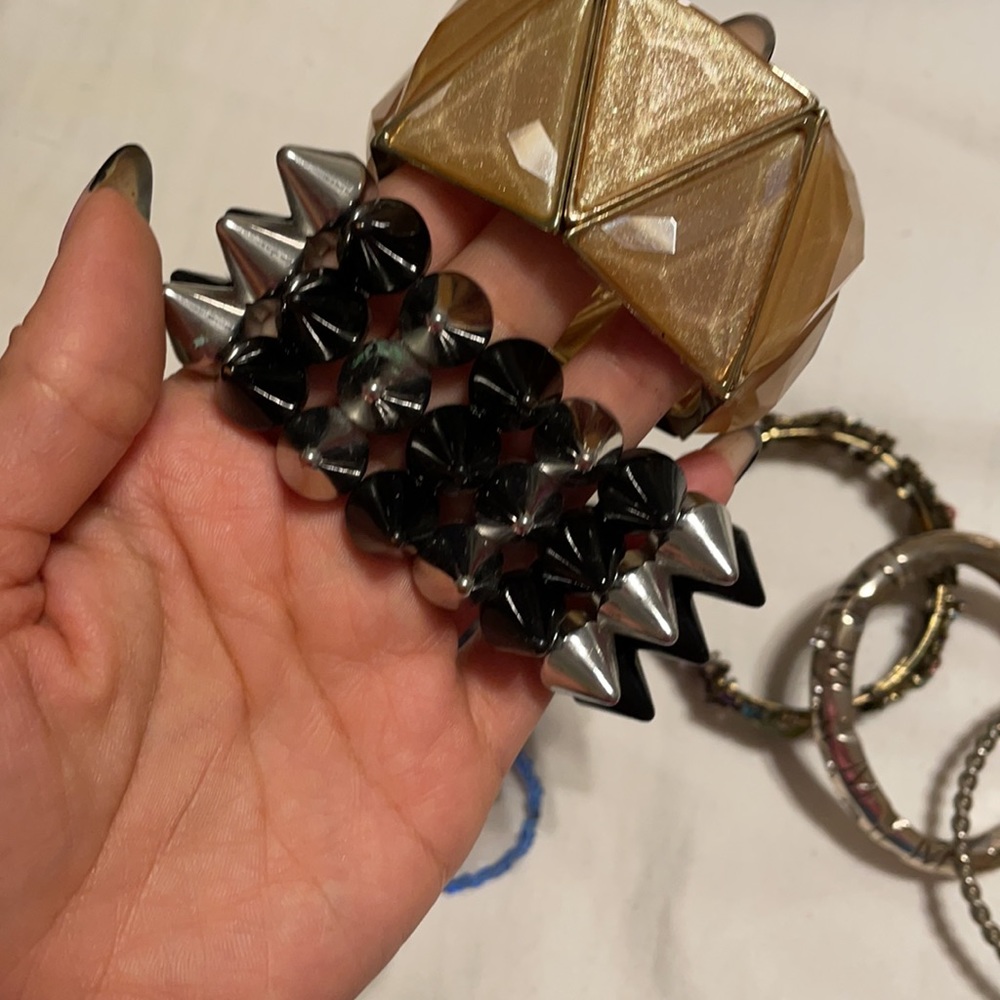 Various bangles and bracelets - Picture 4 of 5